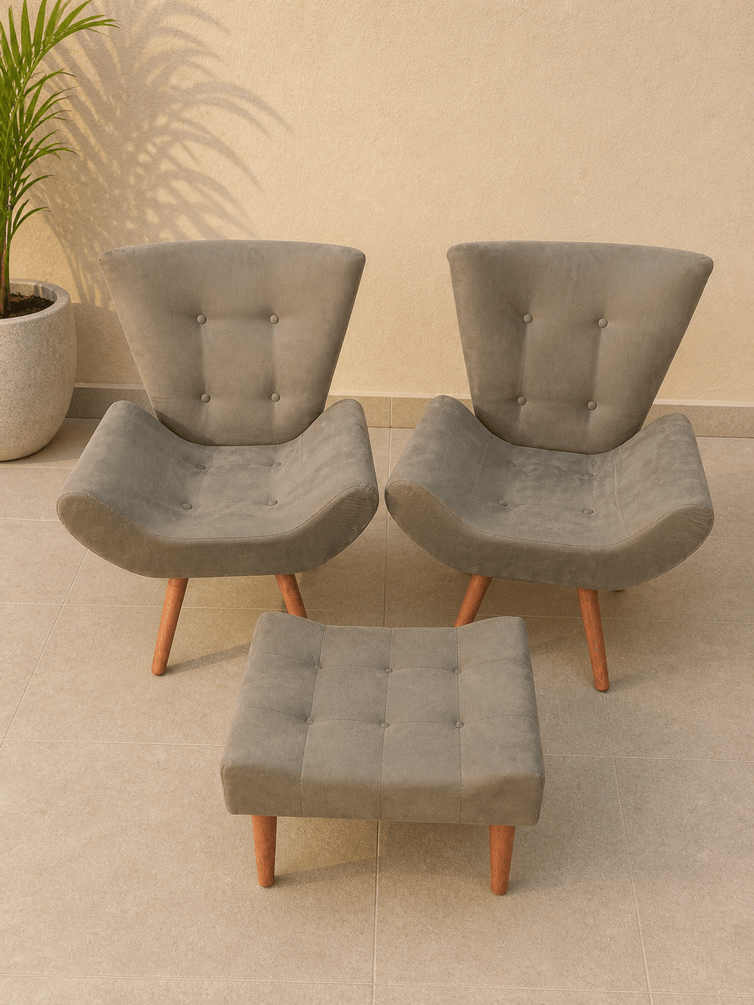 Poltrona Canoa com estofamento cinza e design moderno